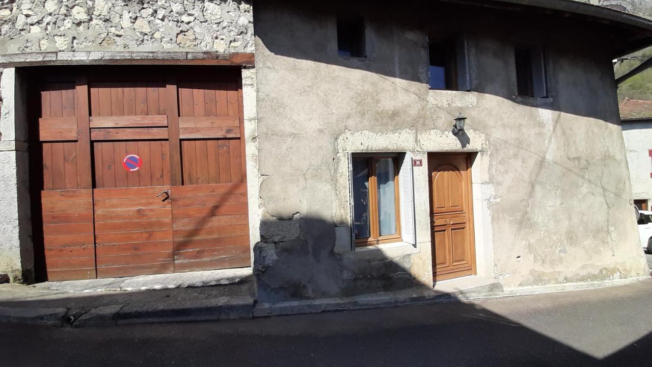 Petite Maison De Village Situee Entre Lacs, Cascades Et Montagnes Virieu-le-Grand Buitenkant foto