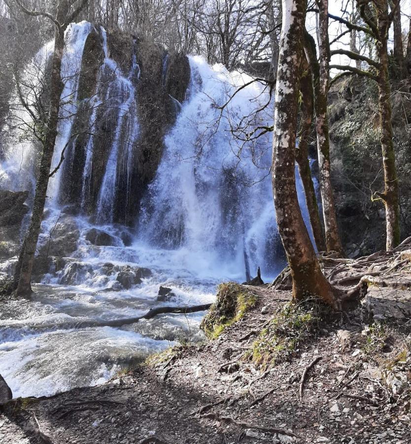 Petite Maison De Village Situee Entre Lacs, Cascades Et Montagnes Virieu-le-Grand Buitenkant foto